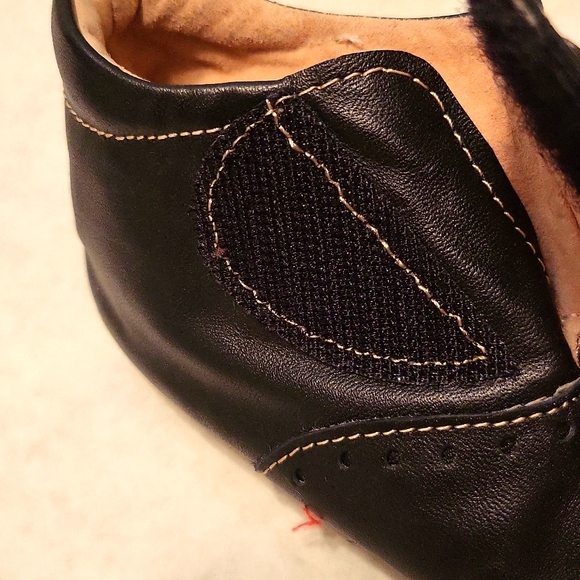 Livie & Luca black leather velcro closure baby shoes - Picture 6 of 7